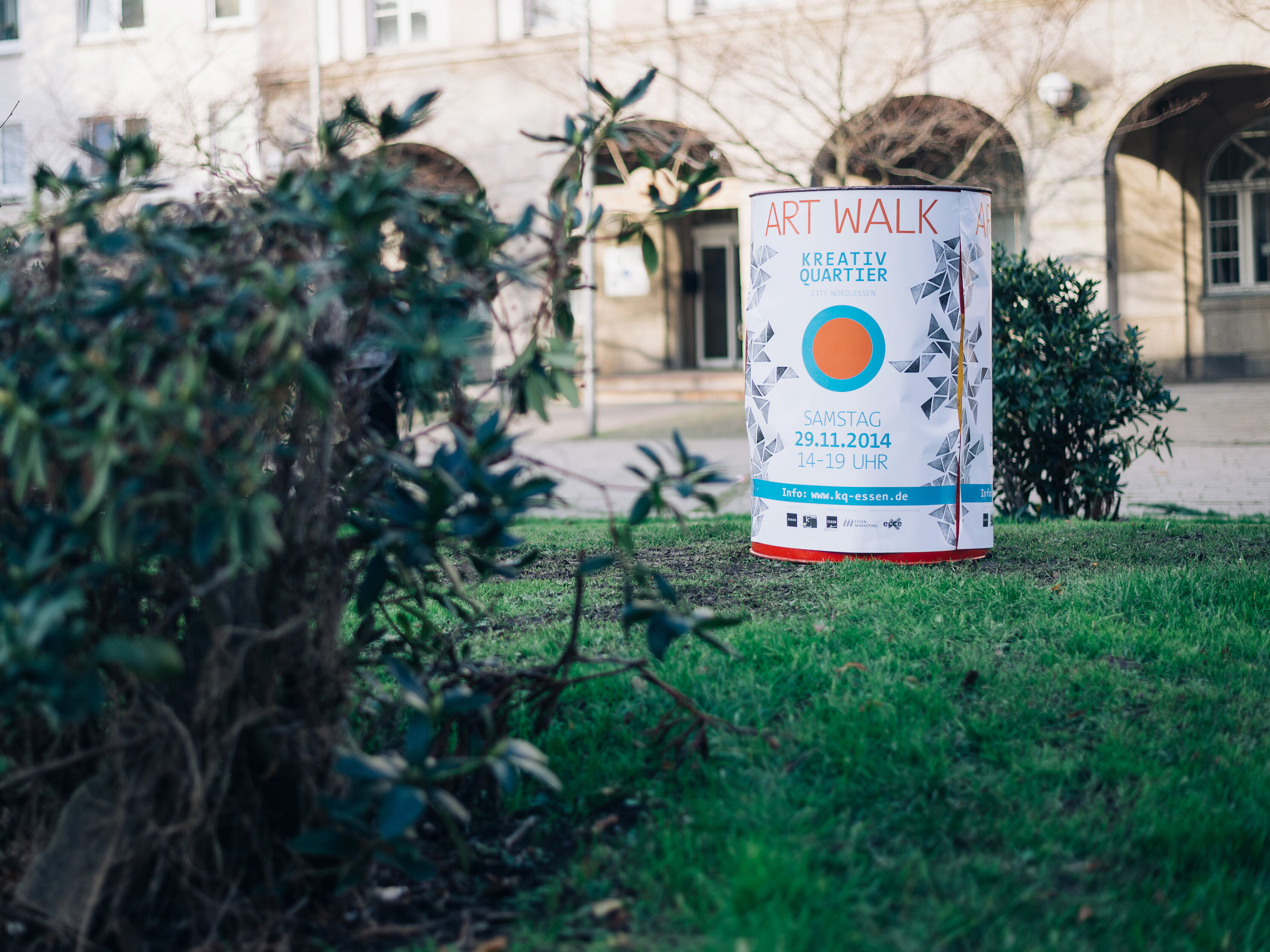 Werbung auf einer Art Litfaßsäule für den Art Walk im Kreativ Quartier Essen am 30.11.2014