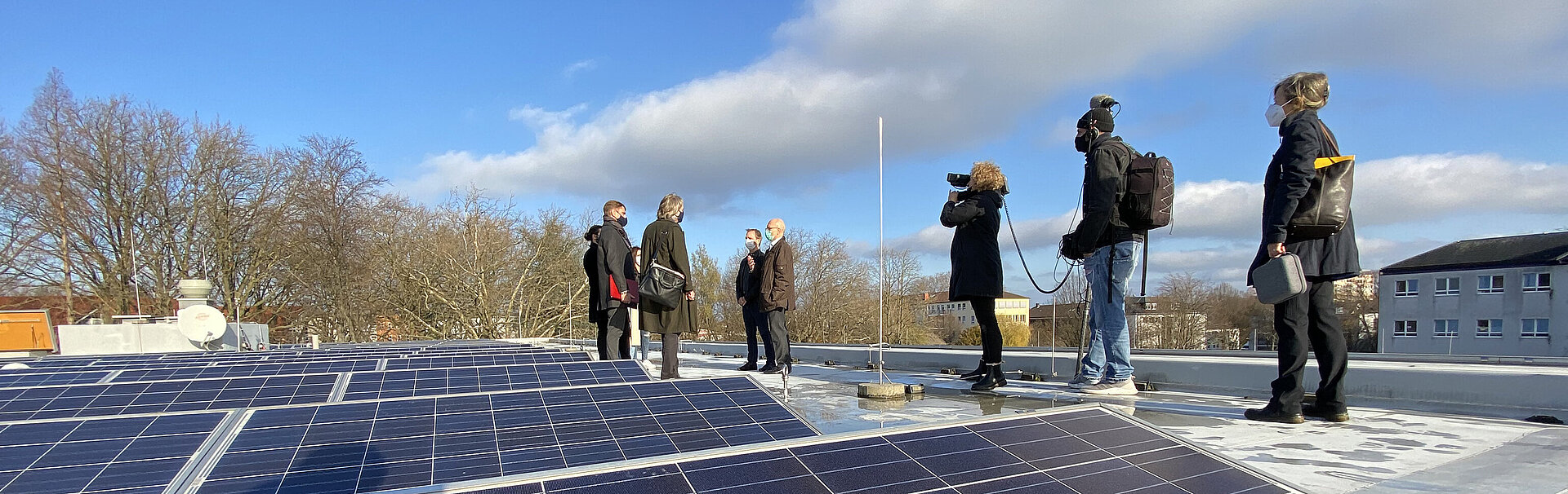 Bild: Photovoltaik-Anlage auf zwei benachbarten Liegenschaften